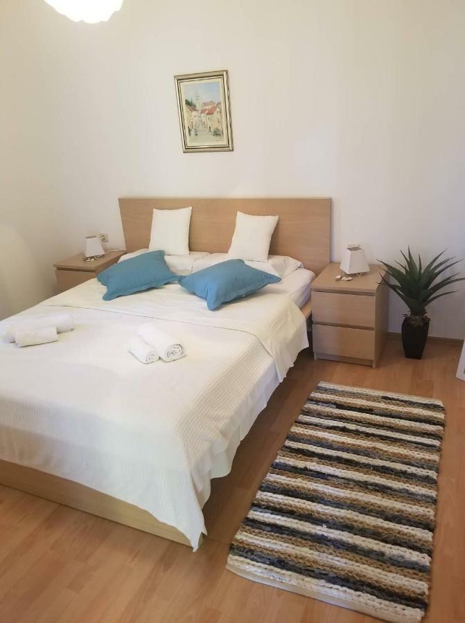Apartment Diana - Great Location, Cosy 2 Bedroom, 2 Bathroom Apt กูกลีตซา ภายนอก รูปภาพ